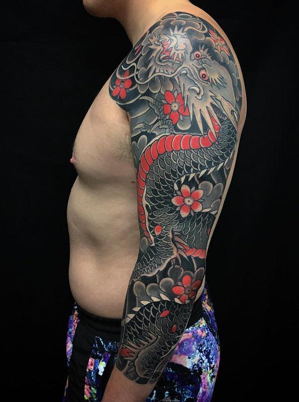 Έγχρωμο ιαπωνικό τατουάζ μανίκι με δράκο για άνδρες