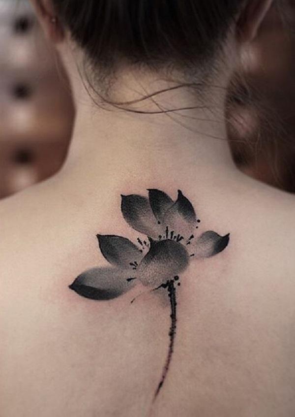 Tyylikäs Lotus -tatuointi