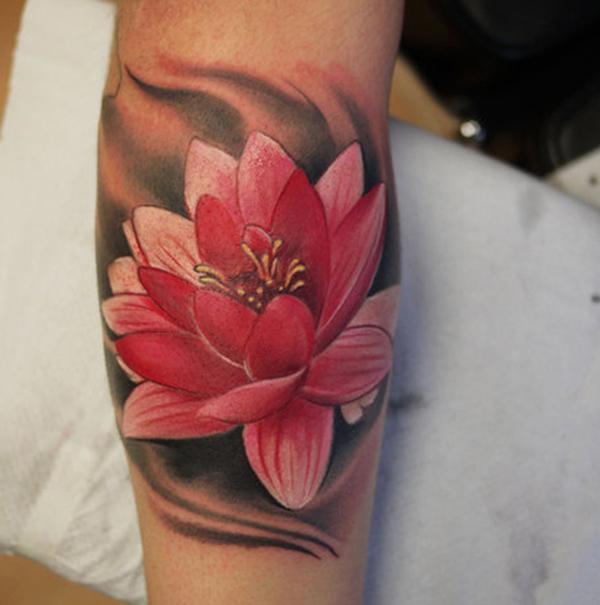 Rød lotus tatovering