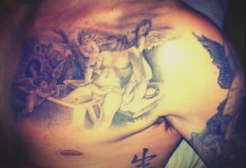 David Beckham tatovering på brystet 3 keruber