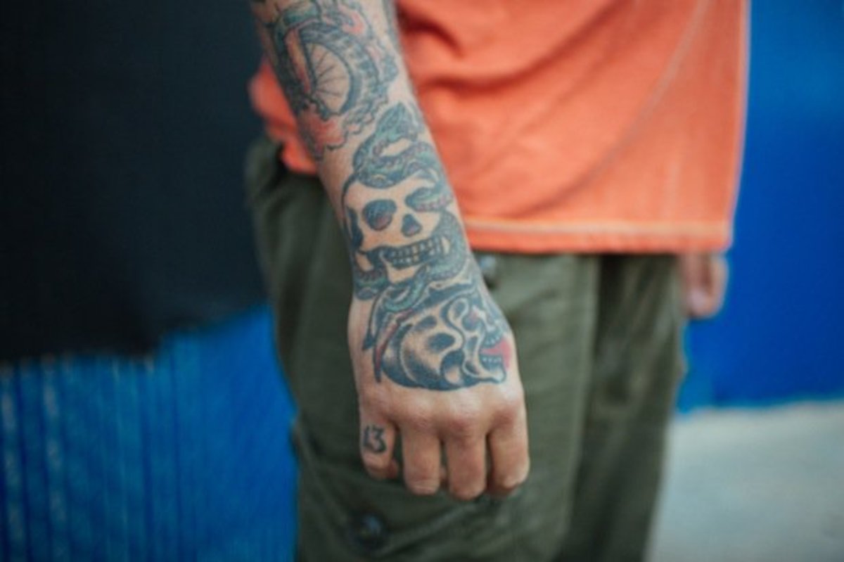 Κοντινό πλάνο με το τατουάζ του Tim Borror.
