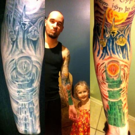 Το να αφήσετε το παιδί σας να κάνει χρώμα στο τατουάζ σας είναι ένας απίστευτος τρόπος να δέσετε και να εκφράσετε την καλλιτεχνία.