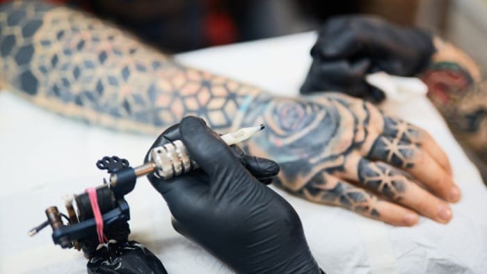 Dog at sige, at tatoveringer er permanente - hvilket ifølge ordbogen betyder