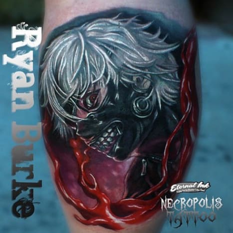 Ryan Burke imponerer med denne realistisk forfærdelige Tokyo Ghoul -tatovering.