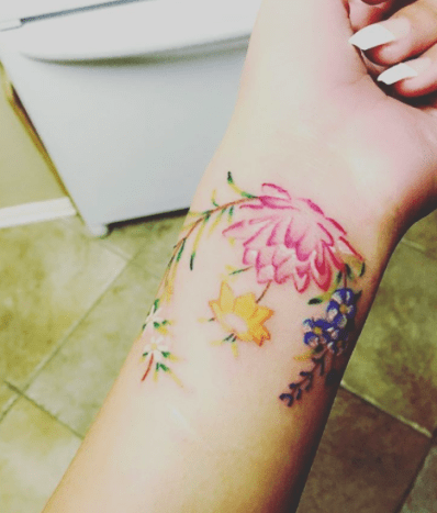 kukka ranne tatuointi