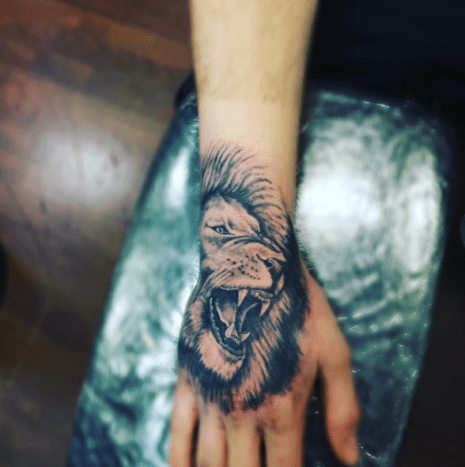 leijonan käden tatuointi