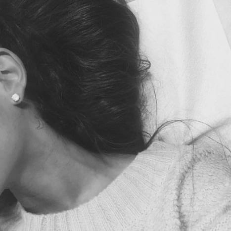 Arianas tatovering af halvmånehals Bare et år efter at hun fik sin 