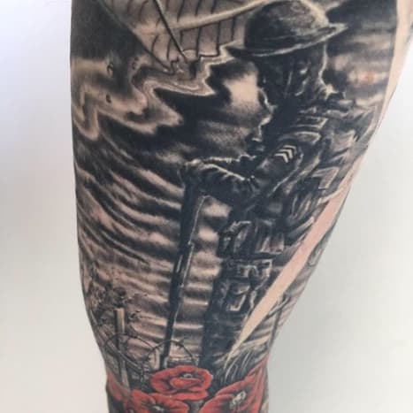 (Φωτογραφία: The Tattoo Studio Bristol/Facebook) Οι περισσότεροι άνθρωποι με ξεπερασμένο μελάνι κάνουν τον τρόπο αφαίρεσης με λέιζερ για να απαλλαγούν από τα ανεπιθύμητα τατουάζ τους, κάτι που μπορεί να είναι απίστευτα επώδυνο, αλλά το απίστευτο κάλυμμα του τατουάζ αυτού του ανθρώπου αποδεικνύει ότι η επανεργασία ή η εκ νέου φαντασία ενός παλιού τατουάζ μπορεί είναι επίσης μια βιώσιμη επιλογή. Το Tattoo Studio Bristol είναι γνωστό για τις στρατιωτικές και πολεμικές συγκαλύψεις του- ιδιαίτερα αυτές που αφορούν τον Α World Παγκόσμιο Πόλεμο και τον Β World Παγκόσμιο Πόλεμο- και η Βοστώνη είναι προφανώς καλή σε αυτό που κάνει, γιατί όχι μόνο συγκάλυψε τη δουλειά του στο O ' Toole rack κοντά σε 16 εκατομμύρια επισκέψεις, ανακοίνωσε επίσης στο Facebook ότι έχει κλείσει πλήρως μέχρι το 2018.