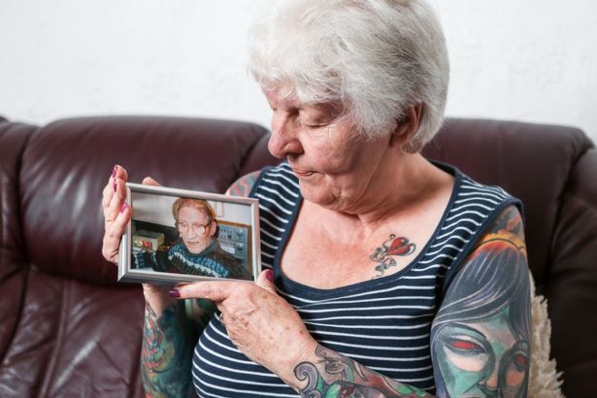 Glenys the Menace, Glenys Coope, 77χρονη γιαγιά, τατουάζ, ηλικιωμένοι με τατουάζ