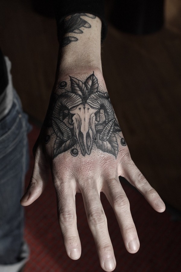 Parhaat 66 käden tatuointia