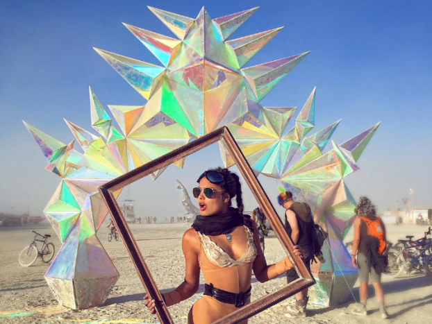 Siden 1986 har Burning Man hentet titusindvis af deltagere fra hele verden til en spektakulær uges lang oplevelse fyldt med kunst, musik og fællesskab.
