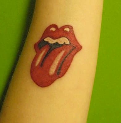 Lad os starte med noget let. Dette er et af de mest ikoniske bandlogoer derude. Svar: Rolling Stones