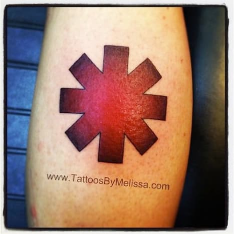 Δεν μπορείτε να σταματήσετε τους ανθρώπους να κάνουν αυτά τα τατουάζ. Απάντηση: Red Hot Chili Peppers