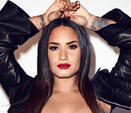 Hvad kvindelige popstjerner angår, er Demi Lovato langt en af ​​de mest tatoverede af flokken. I flere år har Lovato samlet blæk, og hun overraskede løbende sine fans med imponerende nye kunstværker.