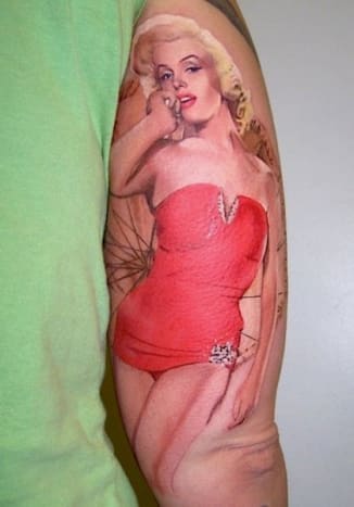 Fotorealistisk Marilyn Monroe -tatovering i farve (fuld krop)