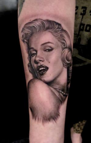 Marilyn Monroe Profile Portrait Tattoo af Stefano Alcantara