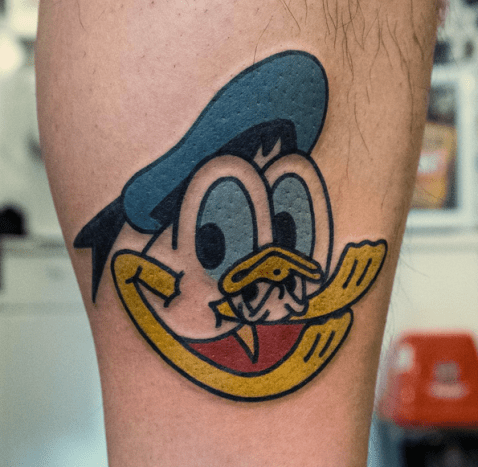 Ένα άρρωστο τατουάζ διπλού προσώπου από τον @woo_tattooer.