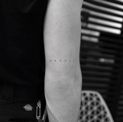Brooklyn Beckham har fødselsårene for hver af sine tre søskende tatoveret på bagsiden af ​​armen.