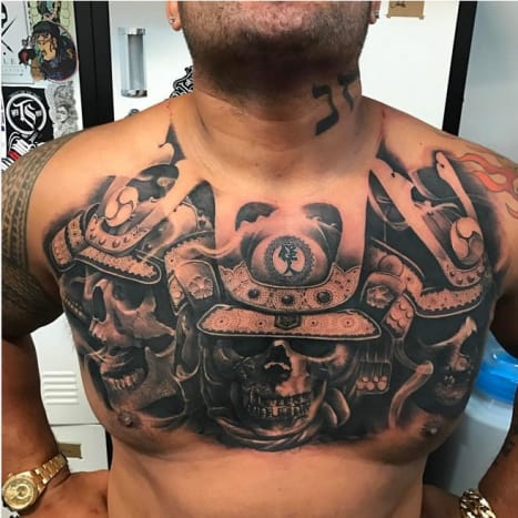 Ο Mark Hunt εμφανίζει το νέο του τατουάζ στο στήθος κρανίου σαμουράι. Φωτογραφία: Chris Mata & apos; afa/Instagram.