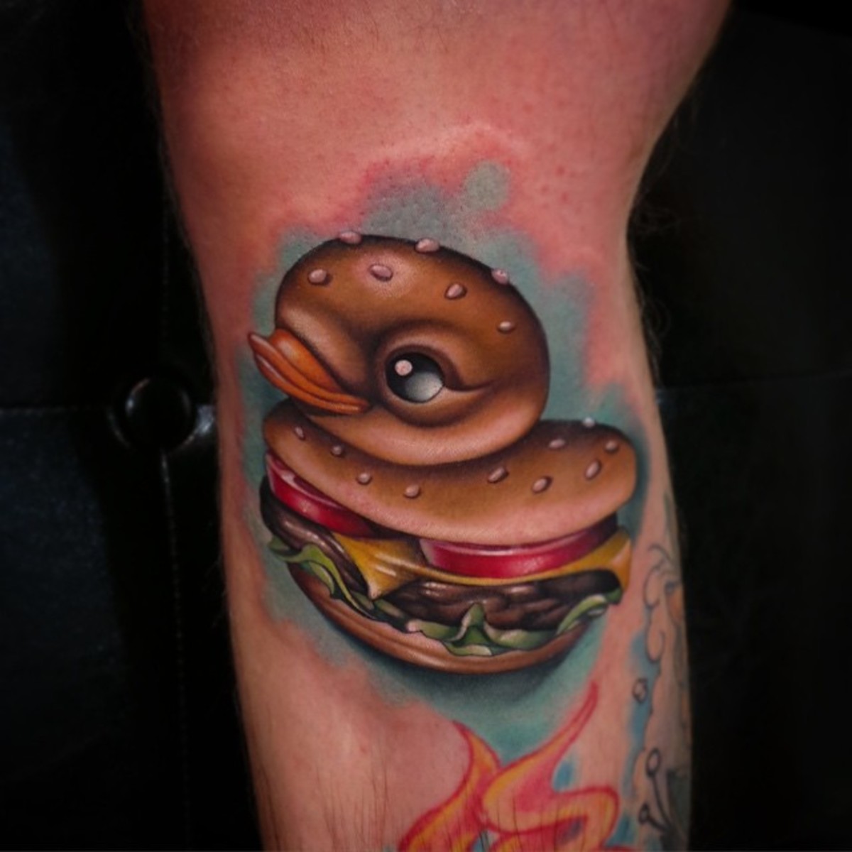 Mmmmm, ankkahampurilainen! Steven Comptonin tatuointi.