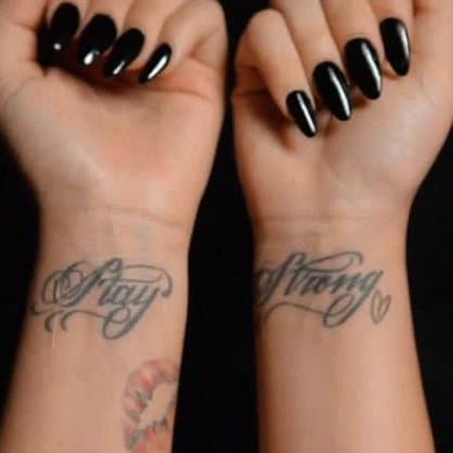 Εδώ είναι το αρχικό τατουάζ στα χείλη που κάλυψε η Demi.