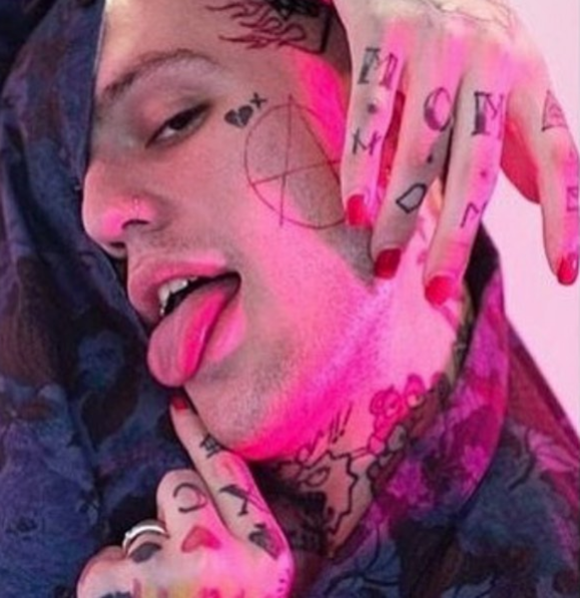 Φωτογραφία μέσω @lilpeep