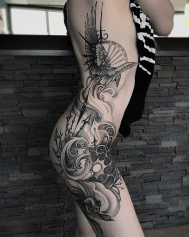 Μια άλλη τεράστια έκπληξη του Σαββατοκύριακου ήταν οι διάσημοι καλλιτέχνες του Έντμοντον για τατουάζ. Το Capital Tattoo είναι ένα κατάστημα πρεμιέρας στην πόλη της σύμβασης, με ταλαντούχους τατουάζ όπως η Jessica Wright.
