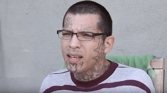 πρώην μέλος συμμορίας με τατουάζ προσώπου