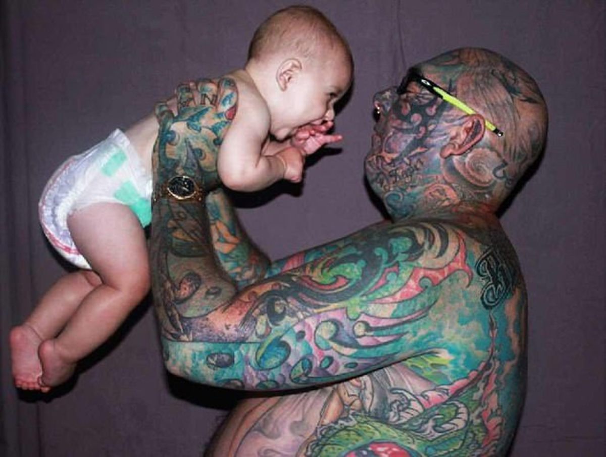 Kahden lapsen isä käyttää 90 000 dollaria kattamaan koko kehonsa tatuoinneissa, Brett Cross, 99 prosenttia ruumiistaan ​​tatuoinneissa, George Siatos, kämmenetatuoinnit, nimitatuoinnit, katumukset tatuoinnista, australialaiset tatuoinnit, päivittäinen posti Australia, INKED