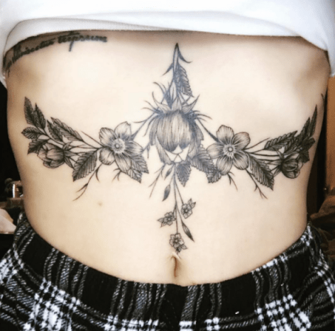 tatuointi rintaan ja vatsaan