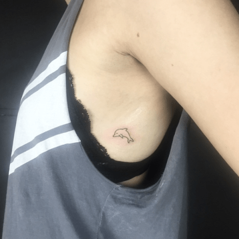 Pieni Dophin -tatuointi