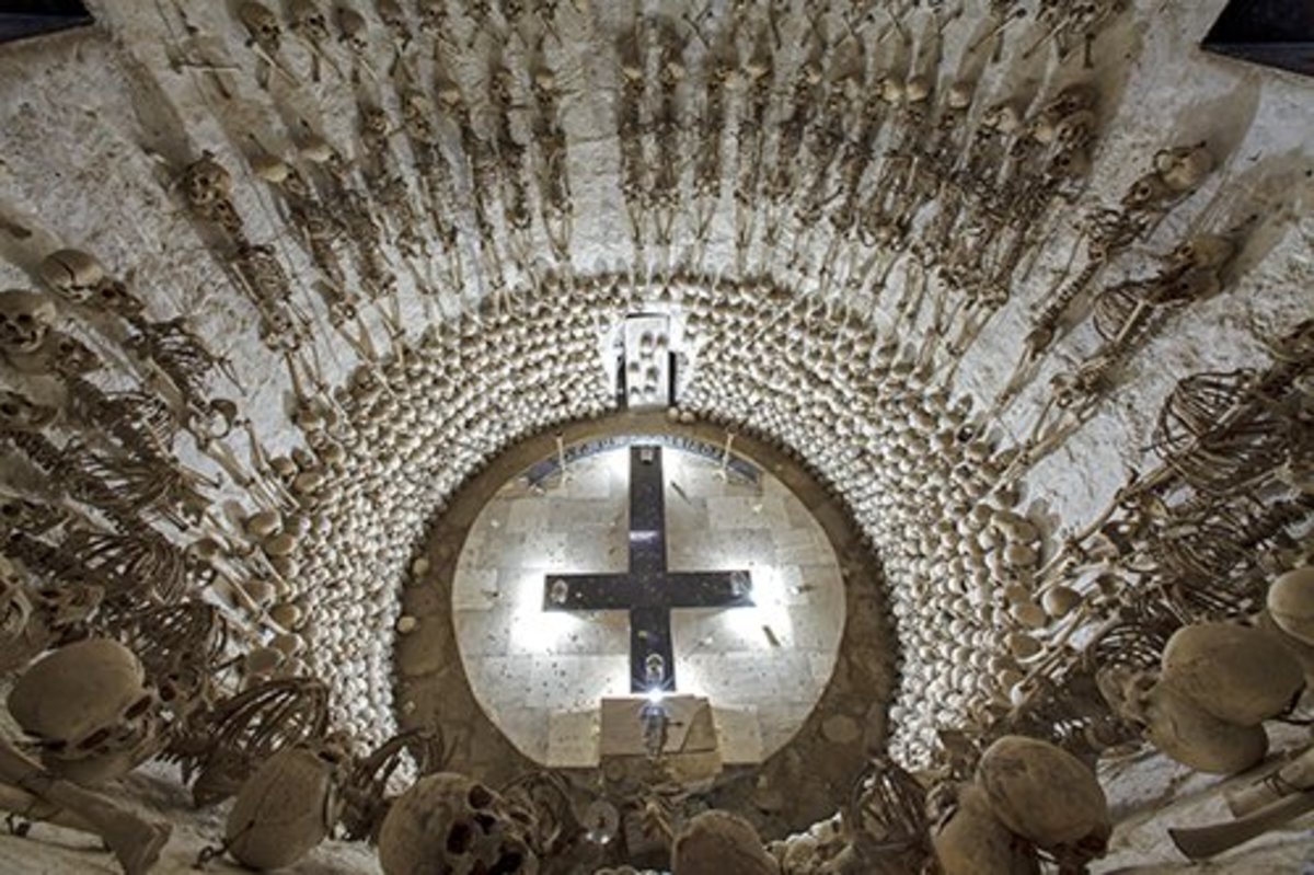 Lampa, Peru. Katse alas alas suuri hauta hauta kaupungin kirkon alla.