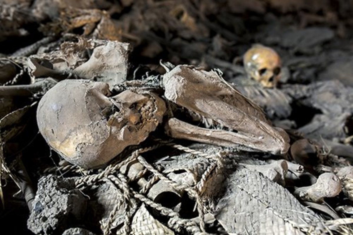 Etiopisk gravhule, rester af pilgrimme vist på et helligt sted nær Lalibela.