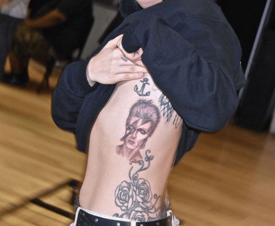 Lady Gagas tatoveringsportræt af David Bowie. Tatovering af Mark Mahoney.