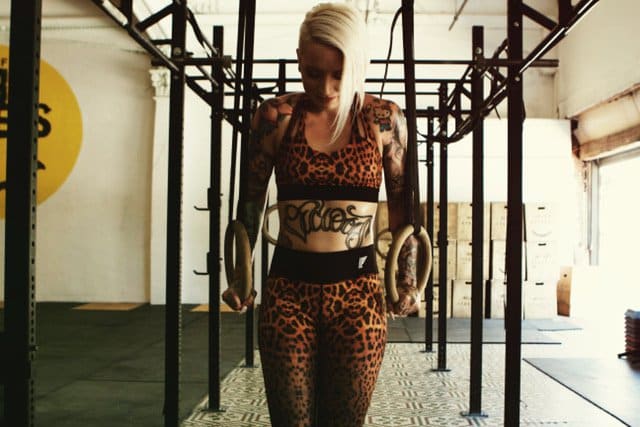 Foto: Hilsen af ​​Vany Vicious Det leopard -outfit matcher Vany's personlighed. Hun klæder sig kun i dyreprint. Når hun ikke er nøgen. Og det mave stykke er hardcore.