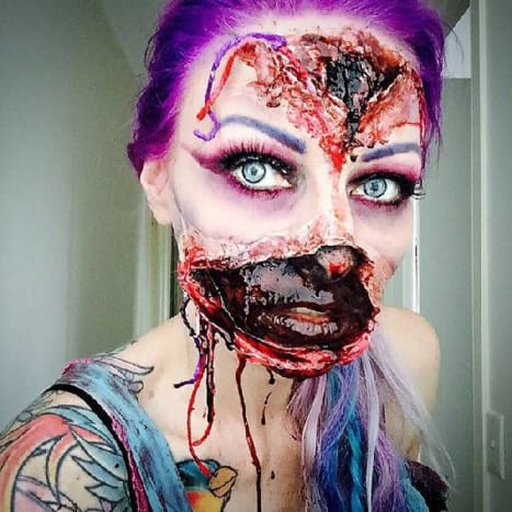Foto via Instagram Rivet kød væk med realistisk mørkt, blodig under væv. Eeeek!