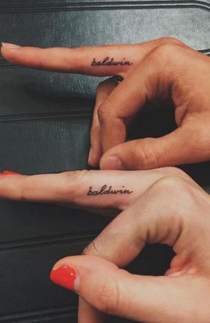 hailey-baldwin-finger-tattoo