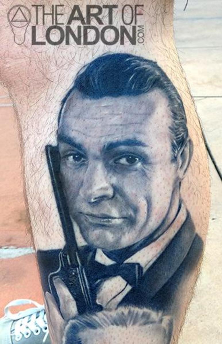 Tatuointi kaikista suurimmista joukkovelkakirjoista, Sean Connery, London Reese.
