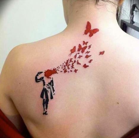 KLIKKAA TÄSTÄ nähdäksesi maailman tunnetuimman katutaiteilijan Banksyn inspiroimia tatuointeja.