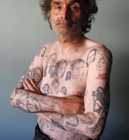Foto via Mirror Friendly -manden: 'Hej mand, hvem jeg køber mine aviser fra, hvad laver du i dag?' Miljenko Parserisas Bukovic: 'Åh, ja, du ved, besluttede at få en tatovering af Julia Roberts på mit lår.'