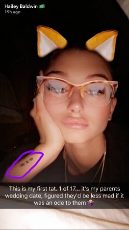 Hailey Baldwin paljasti tarinan ensimmäisen tatuointinsa takana Snapchatissa. Kuva: Snapchat/Hailey Baldwin.