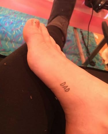 Miley Cyrus & apos; Billy Raylle omistettu jalka -tatuointi. Kuva: Instagram.