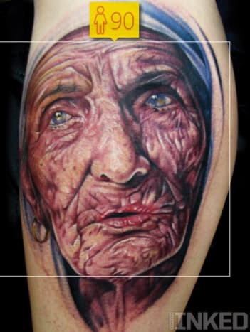 Khan lavede et utroligt naturtro portræt af Moder Teresa. Desværre tror robotten, at hun var en 90-årig mand.