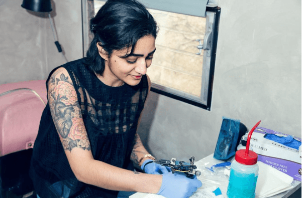 Shanzey fik ideen til en tatoveringsbutik til alle kvinder, mens hun arbejdede i en butik i Brooklyn, New York. 