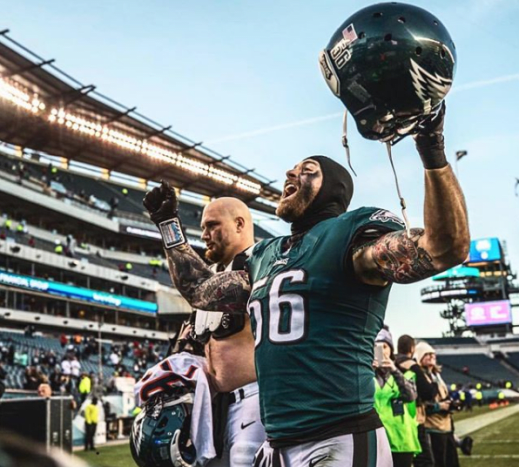 Foto via @laflamablanca95 Derfor gør dette Chris Long the Eagles & apos; held og lykke charme? Er han den hemmelige ingrediens til Super Bowl -succes?