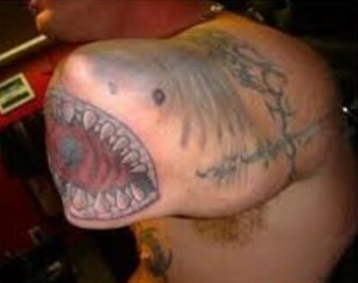 ακρωτηριασμένο-χέρι-με-καρχαρία-τατουάζ
