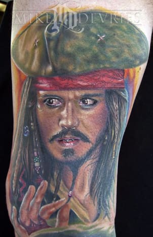 Kaikkien suosikki merirosvo Mike DeVriesin tatuoimana.