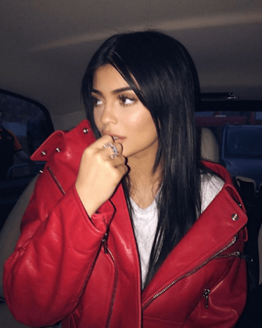 Vi er kommet til at glemme Jenner's naturlige pout og accepterede hendes lækre læber som normen, men hvad nu hvis det pludselig ændrede sig? Hvad hvis Kylie reducerede sin signaturpout?