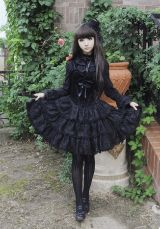 Ιδανική για λάτρεις των weeaboos και kawaii, μια κούκλα Lolita είναι μια τρομακτική επιλογή που χρησιμοποιεί ρούχα που πιθανότατα έχετε ήδη!
