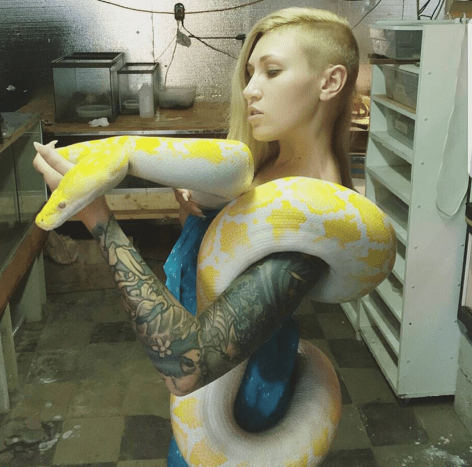 Foto via instagram Vi er ikke sikre på, at det er en python, men vi ved, at det er stort!